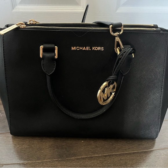 Michael Kors Medium Leather Shoulder Bag - Picture 1 of 7